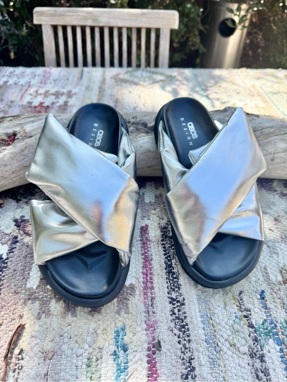 ASOS Design puffy metallic silver slides
Sz 5.5